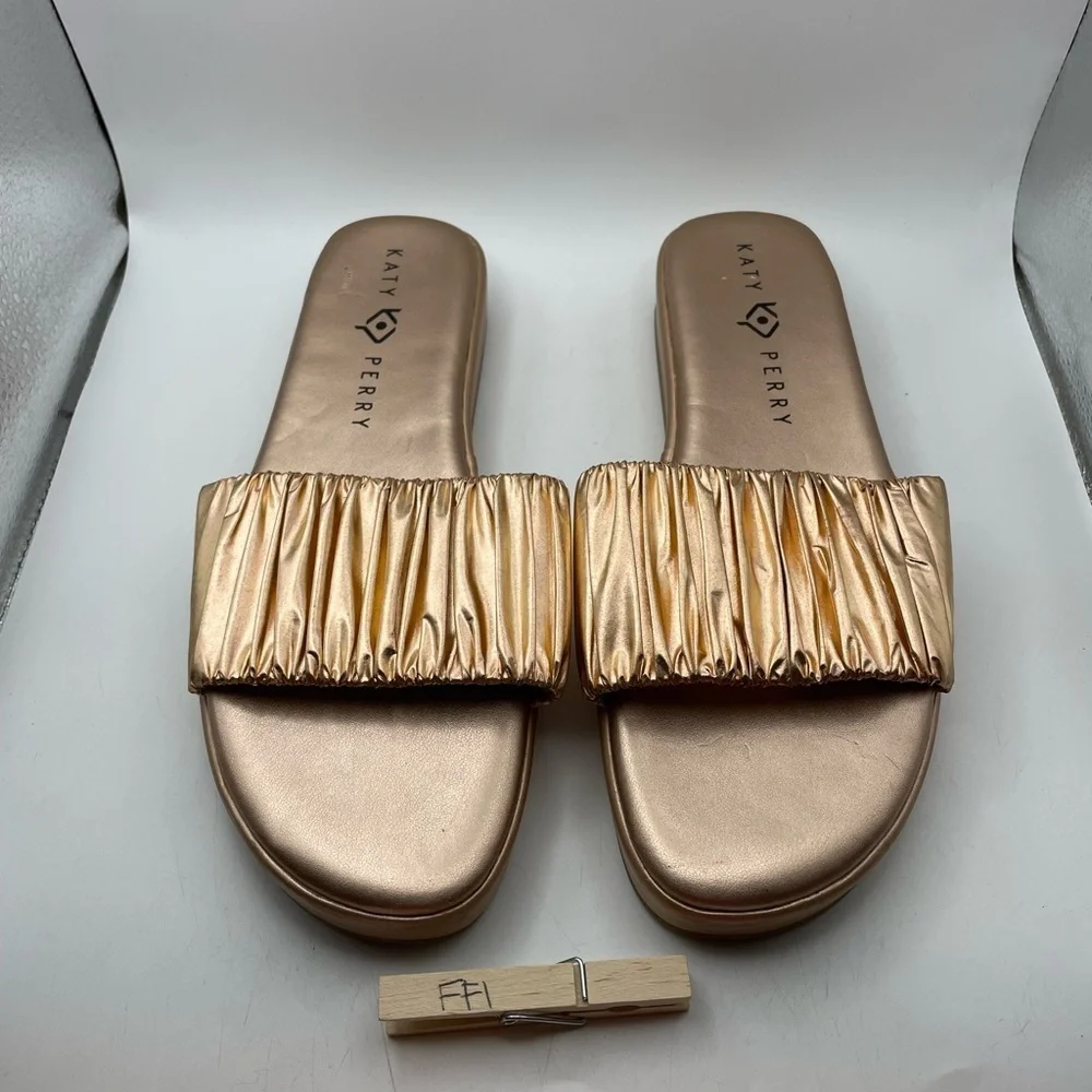 Katy Perry The Lizzie women’s rose gold slide sandals size 9.5